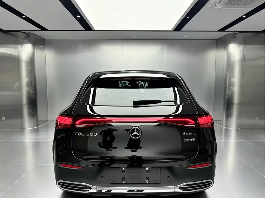 Mercedes Benz EQE SUV