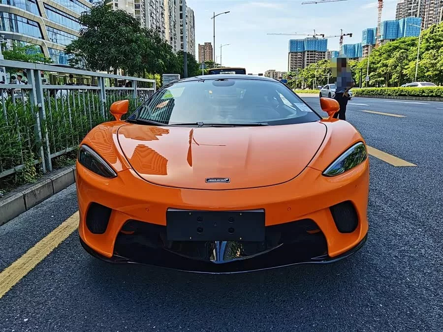 McLaren GT