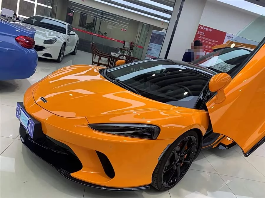 McLaren GT