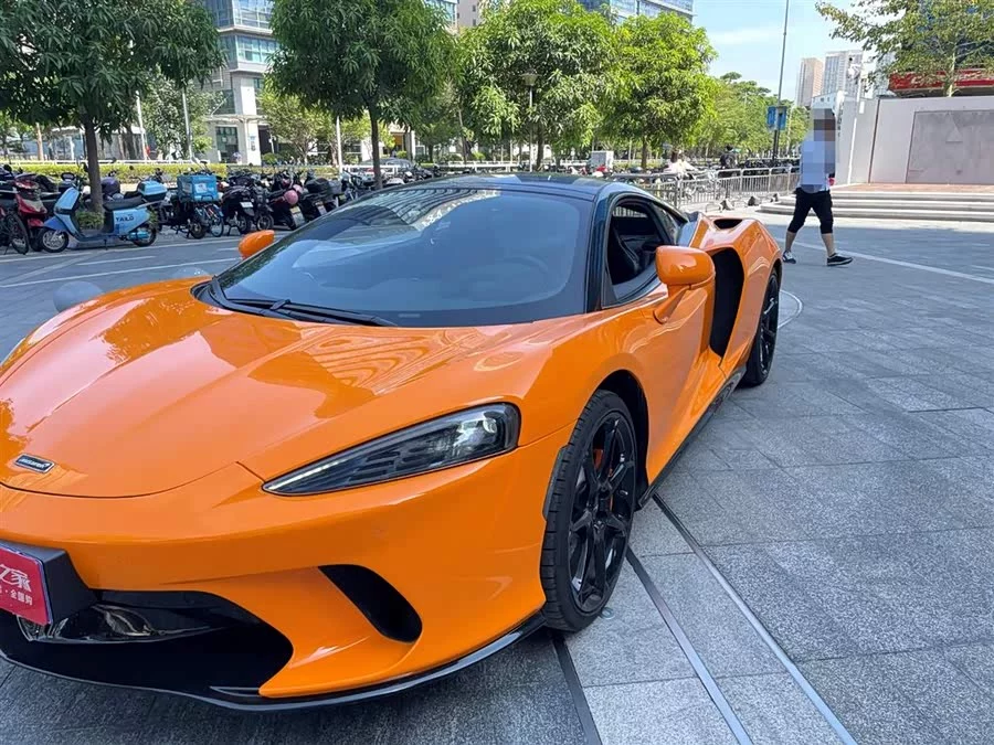 McLaren GT