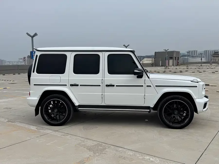 Mercedes Benz G-rated