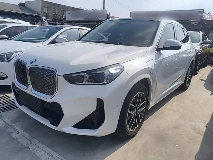 BMW iX1