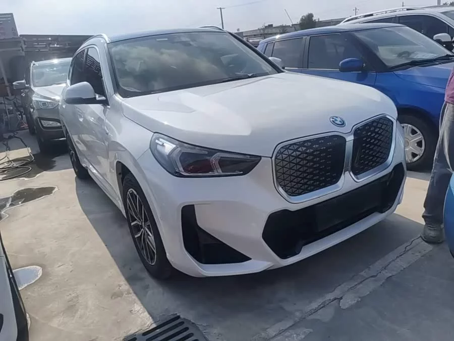 BMW iX1