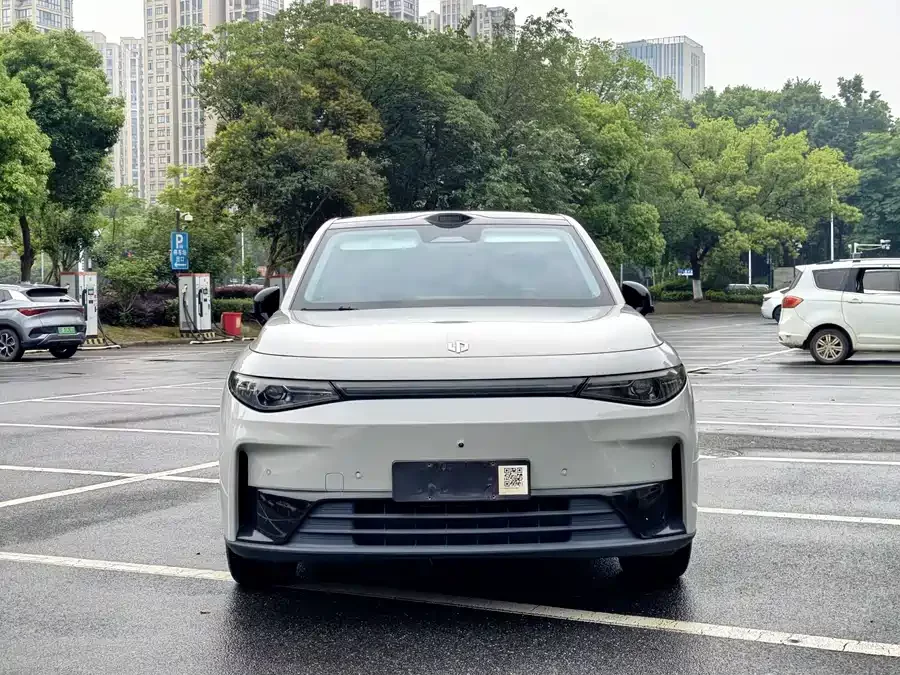 Leapmotor C10