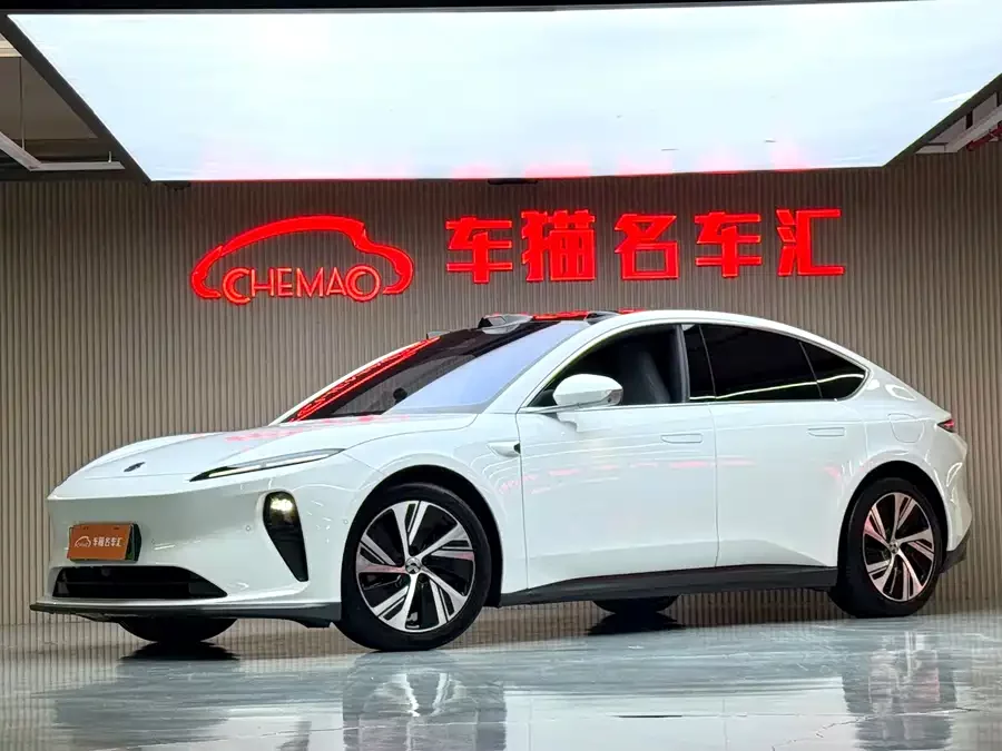NIO ET5