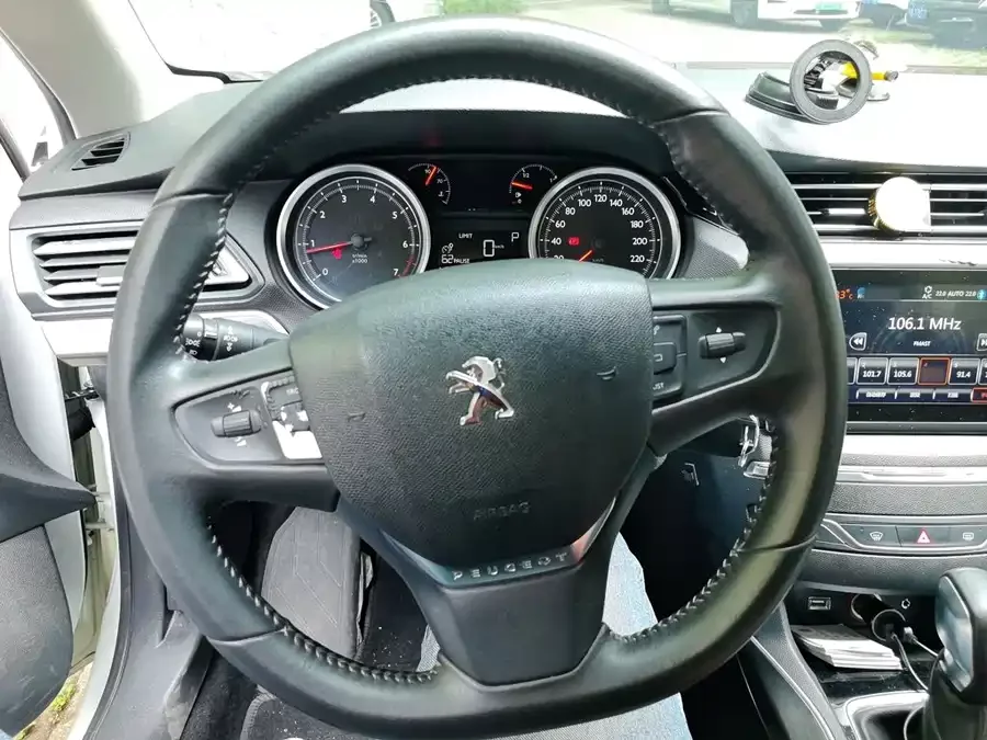 Peugeot 408