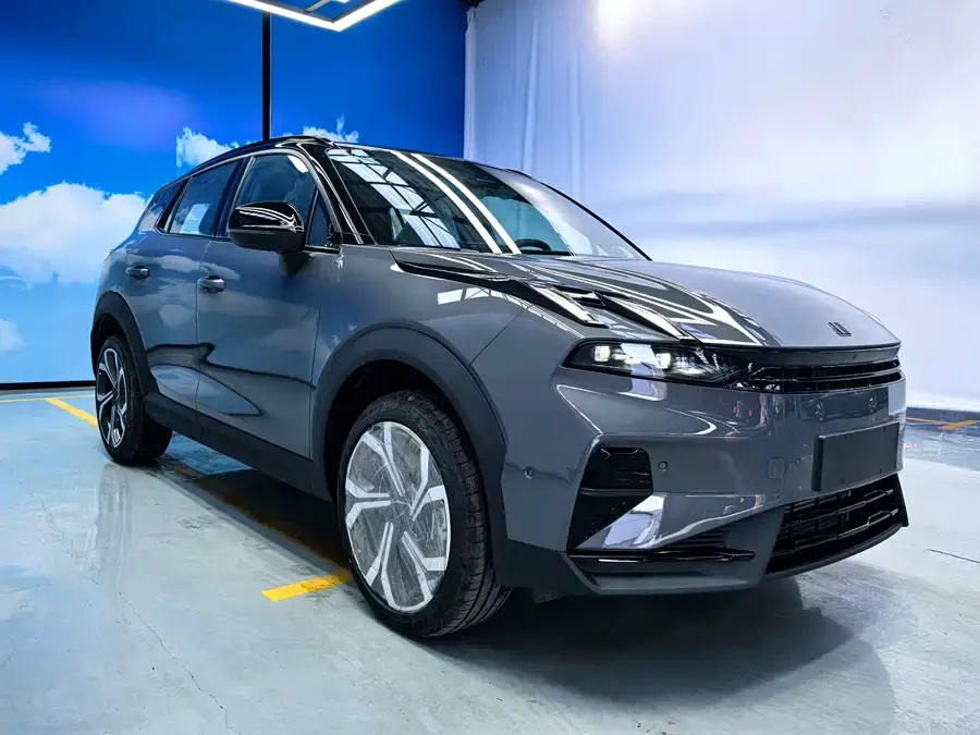 Lynk & Co 06