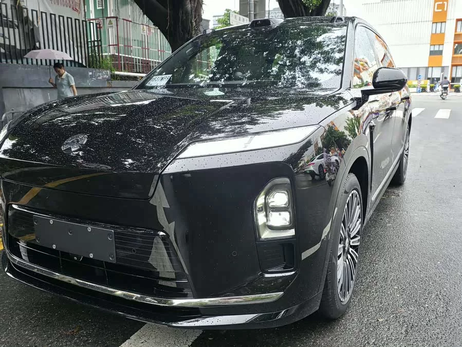NIO ES8
