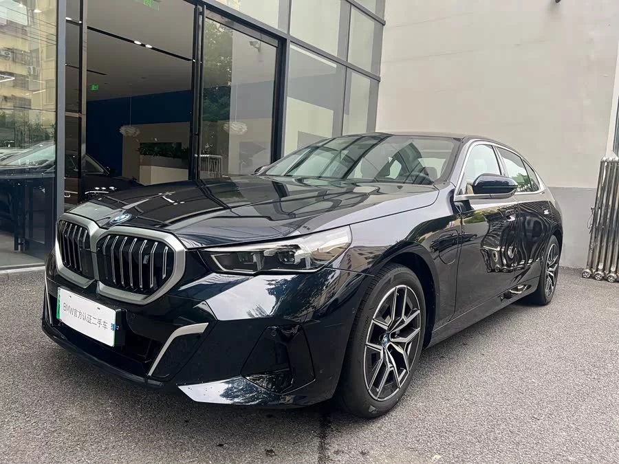 BMW i5