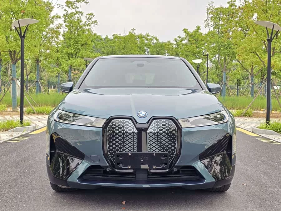 BMW iX