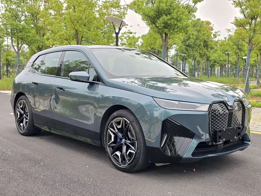 BMW iX
