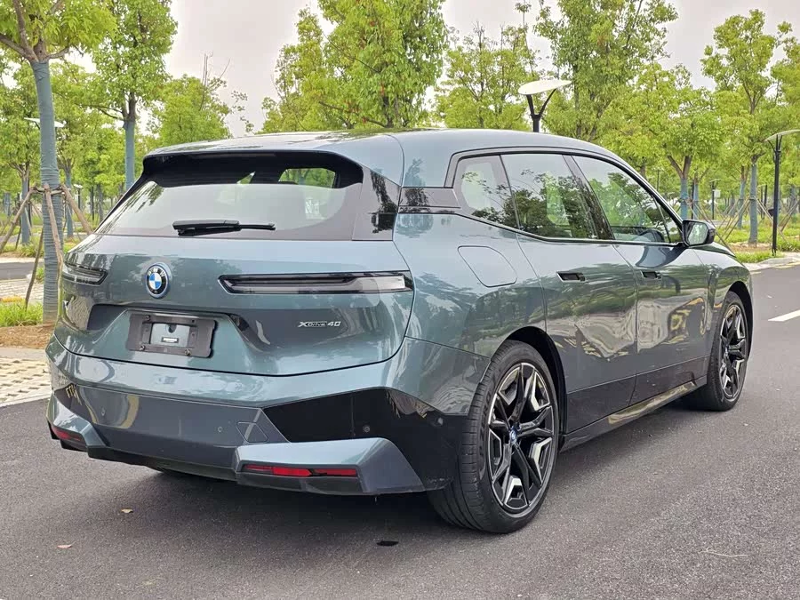 BMW iX