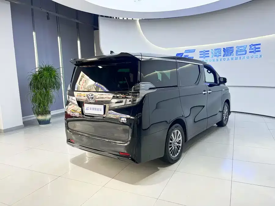 Toyota Crown Vellfire