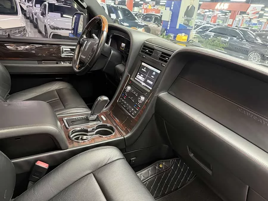 Lincoln Navigator
