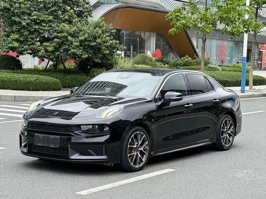 Lynk & Co 03