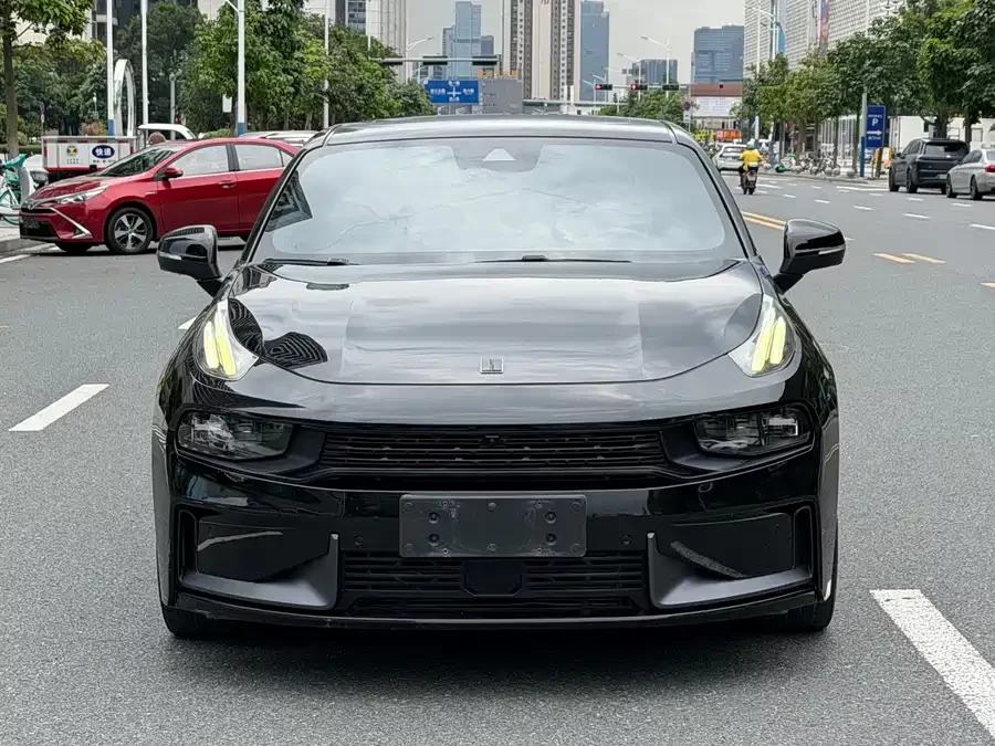 Lynk & Co 03