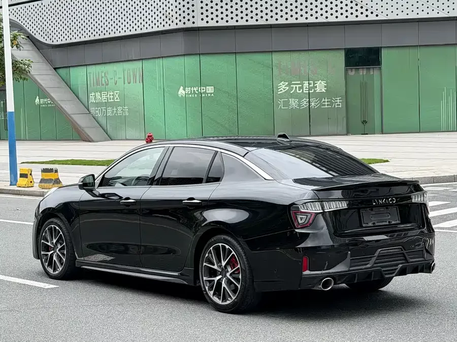 Lynk & Co 03