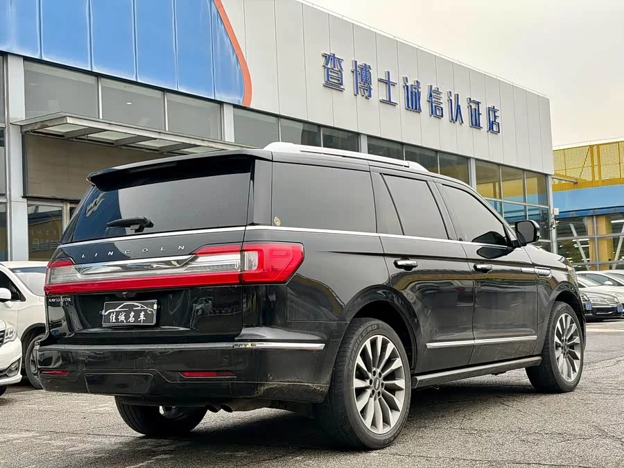 Lincoln Navigator