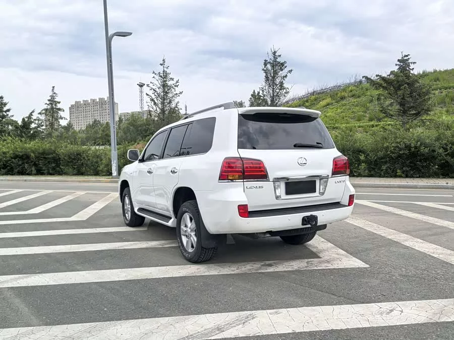 Lexus LX