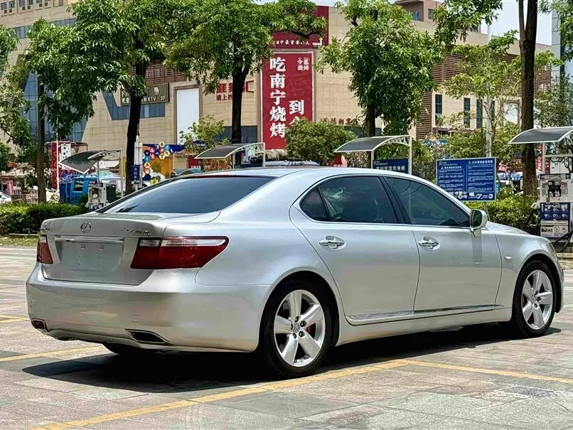 Lexus LS