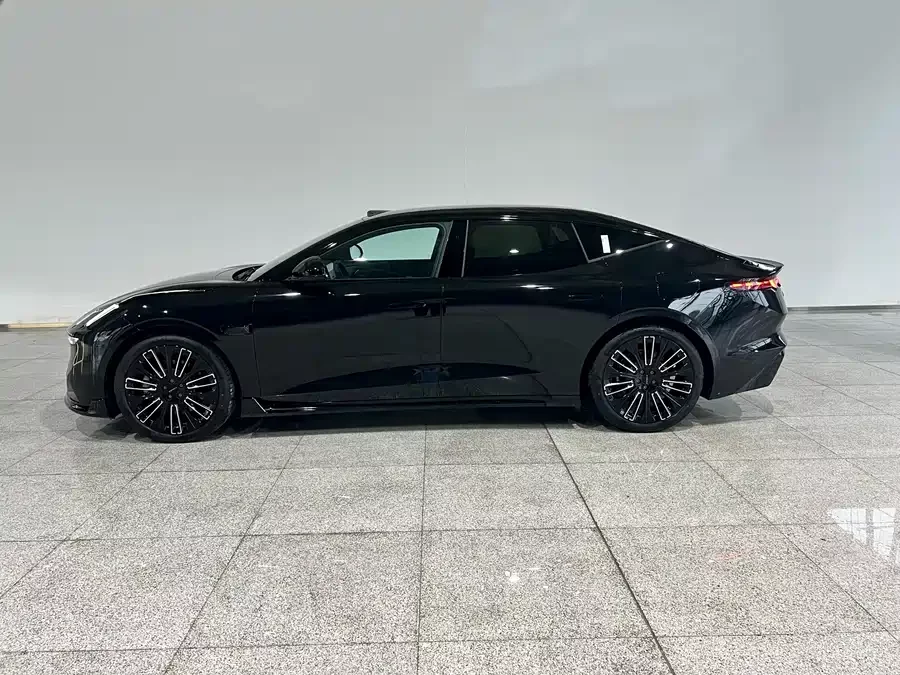 Lynk & Co 10