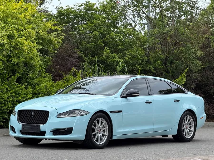 Jaguar XJ