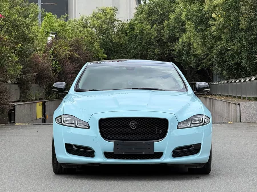 Jaguar XJ