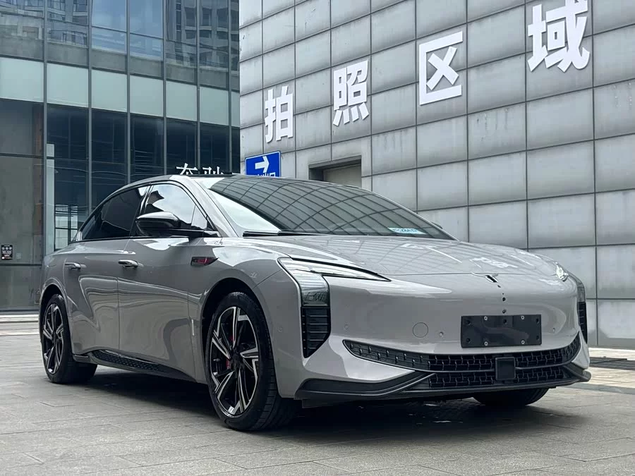 Hongqi EH7