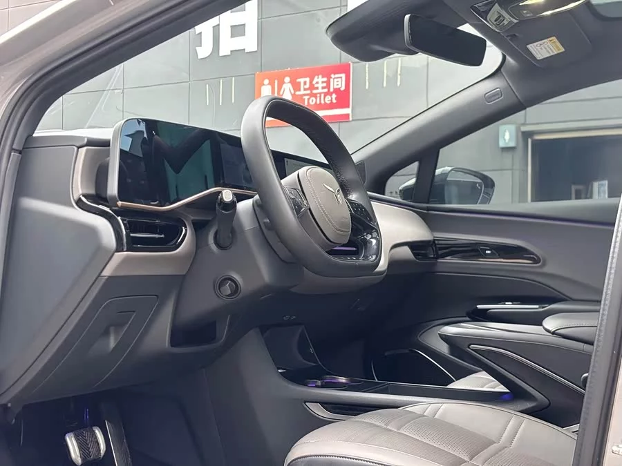 Hongqi EH7