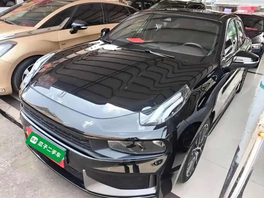 Lynk & Co 03