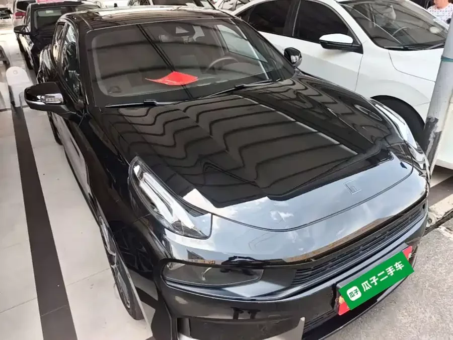 Lynk & Co 03