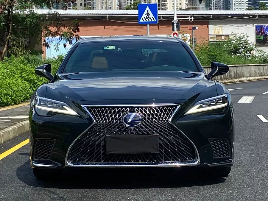 Lexus LS