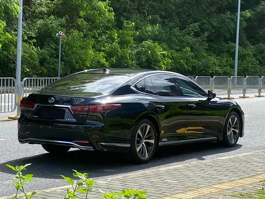 Lexus LS