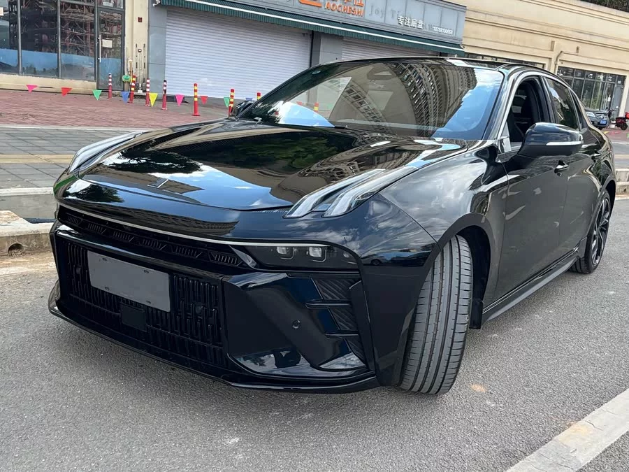 Lynk & Co 03
