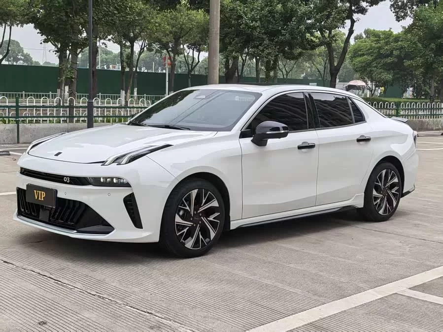 Lynk & Co 03