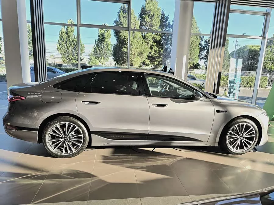 Audi A6L e-tron