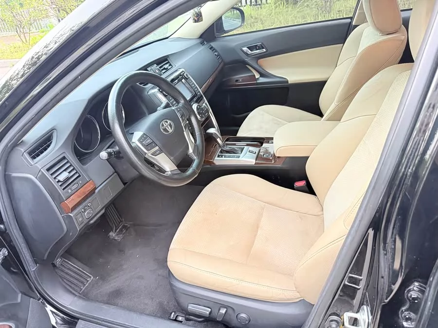 Toyota Reiz