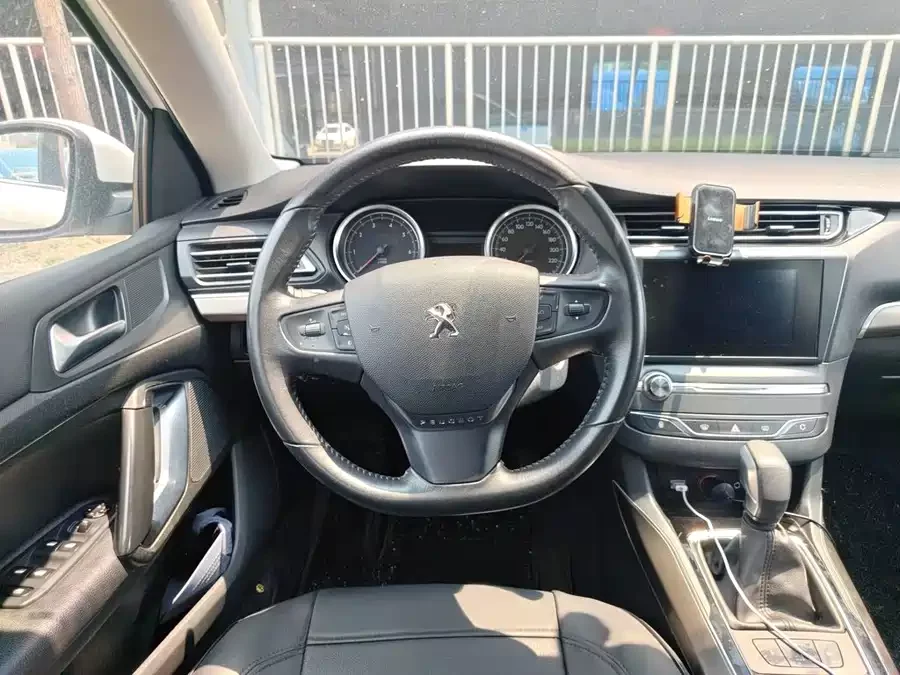 Peugeot 408