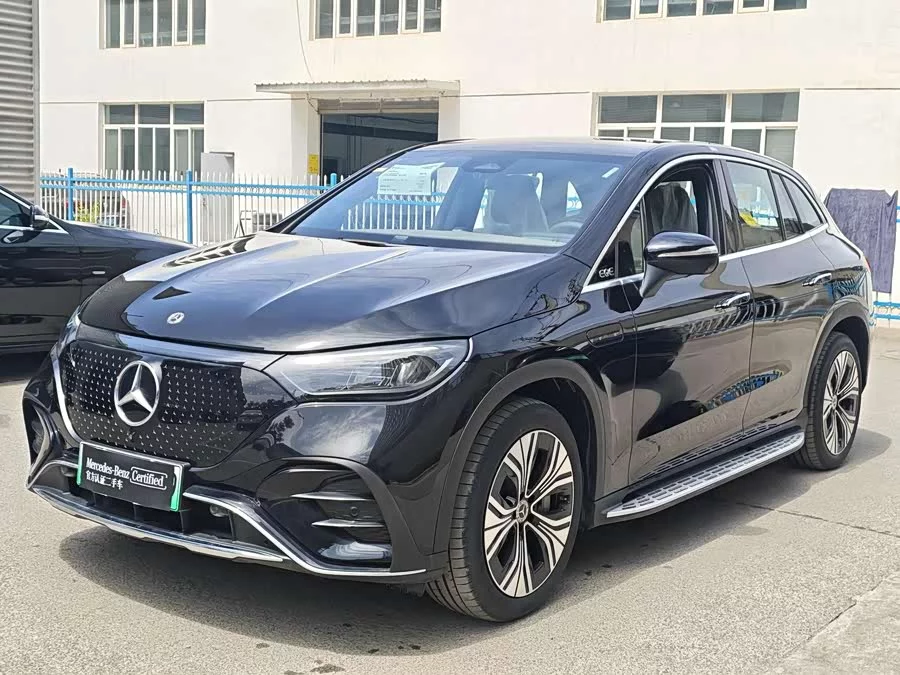 Mercedes Benz EQE SUV
