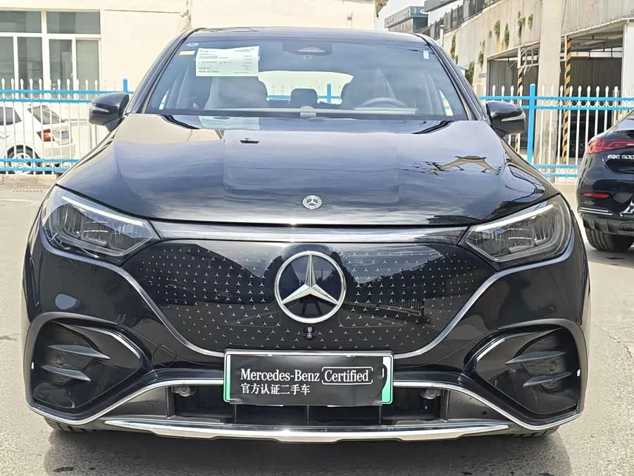 Mercedes Benz EQE SUV