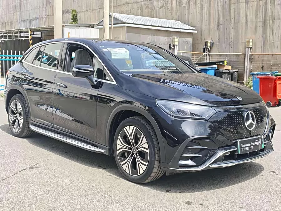 Mercedes Benz EQE SUV