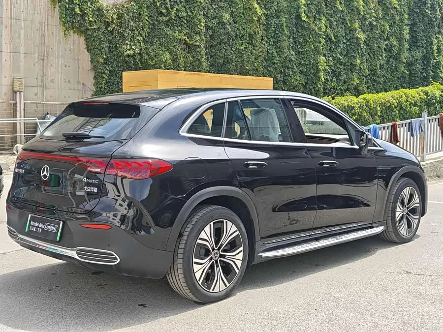 Mercedes Benz EQE SUV