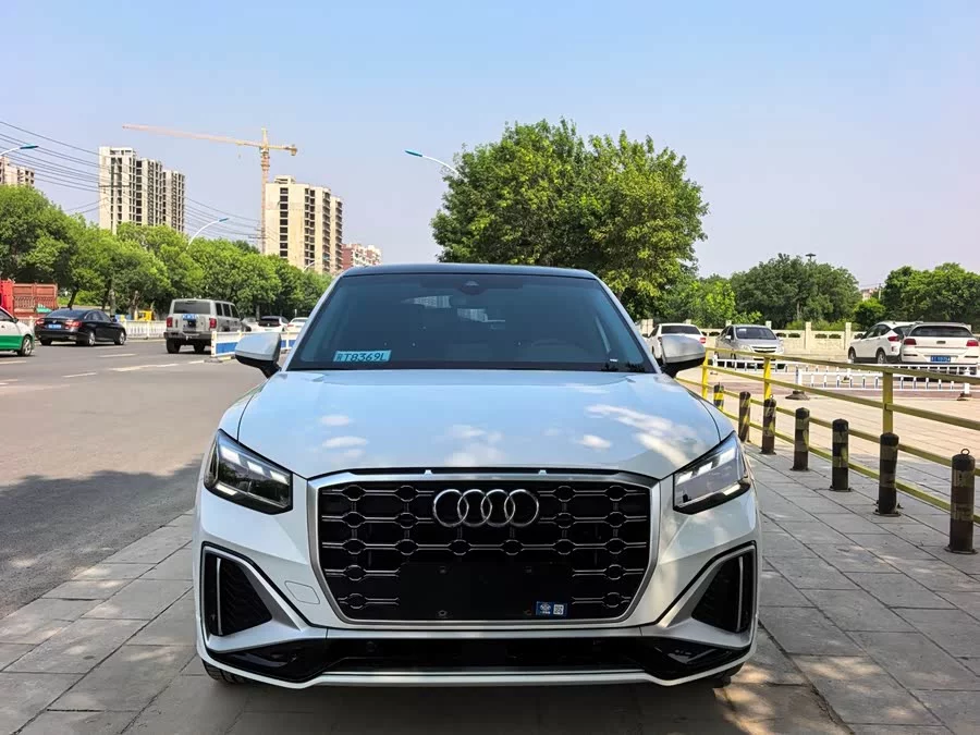 Audi Q2L