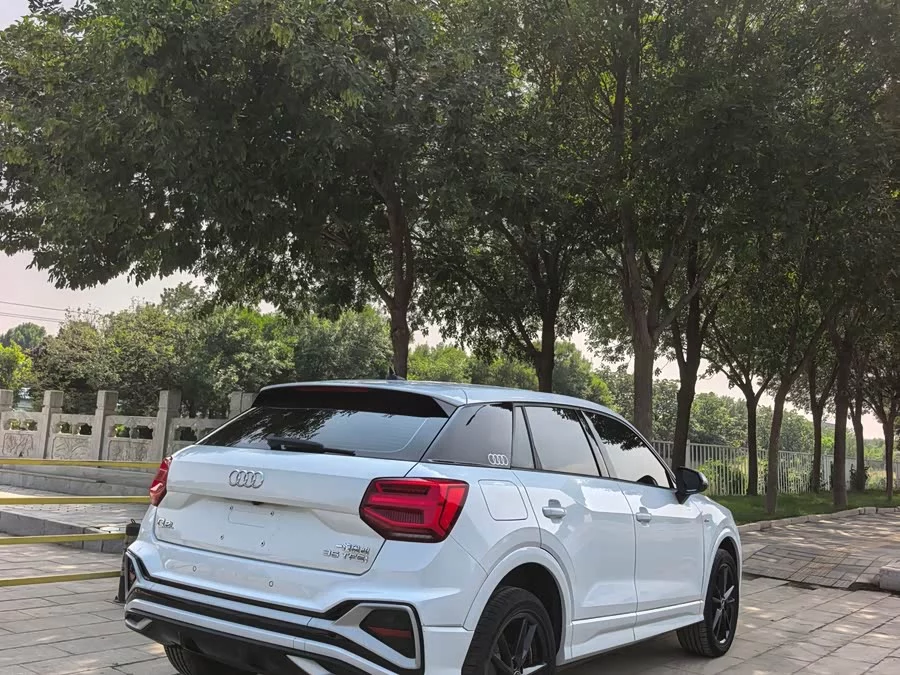 Audi Q2L