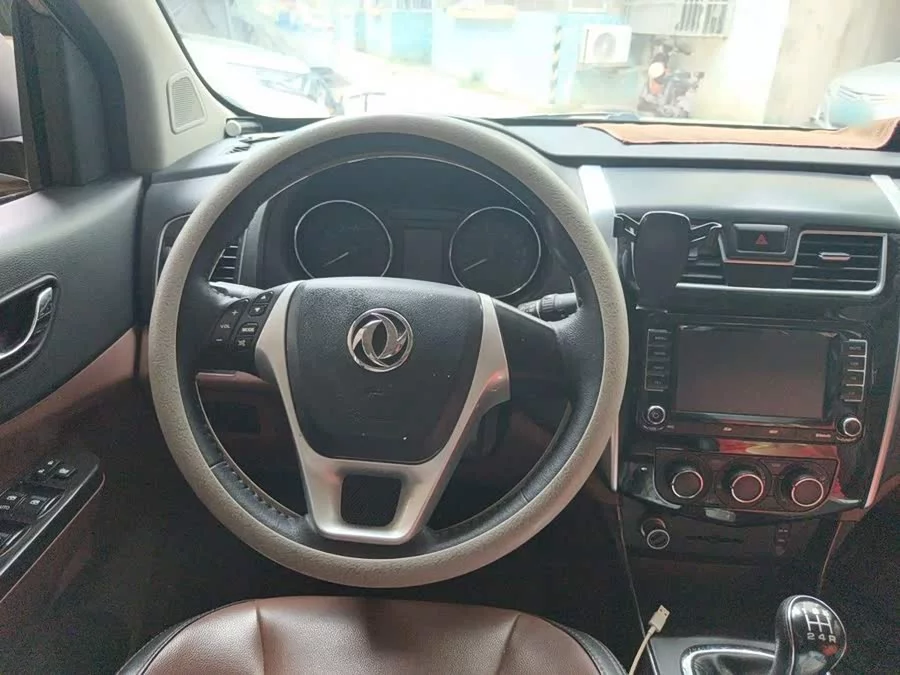 Dongfeng Fengxing SX6