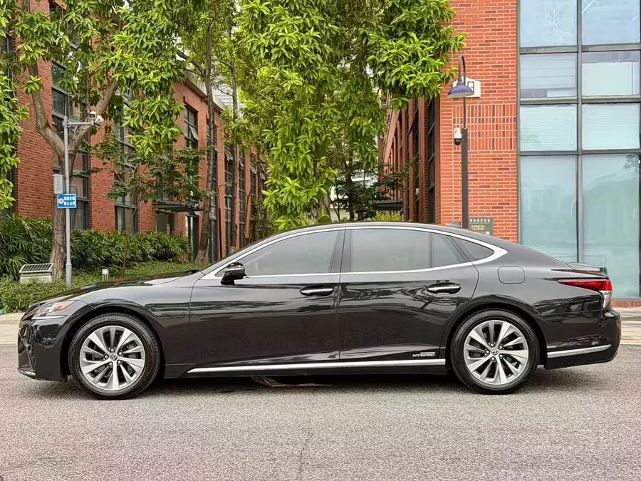 Lexus LS