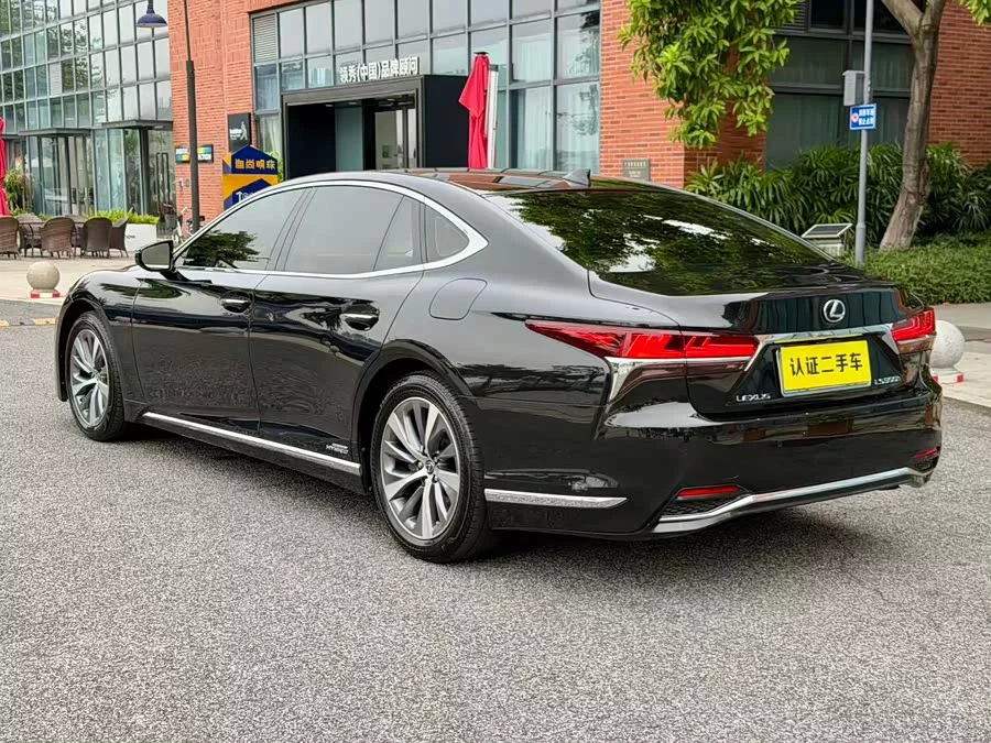 Lexus LS