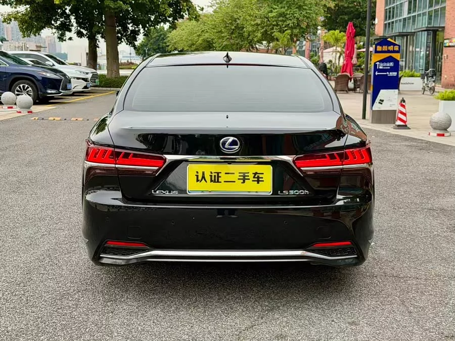 Lexus LS