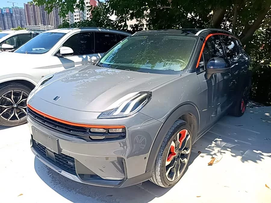 Lynk & Co 06