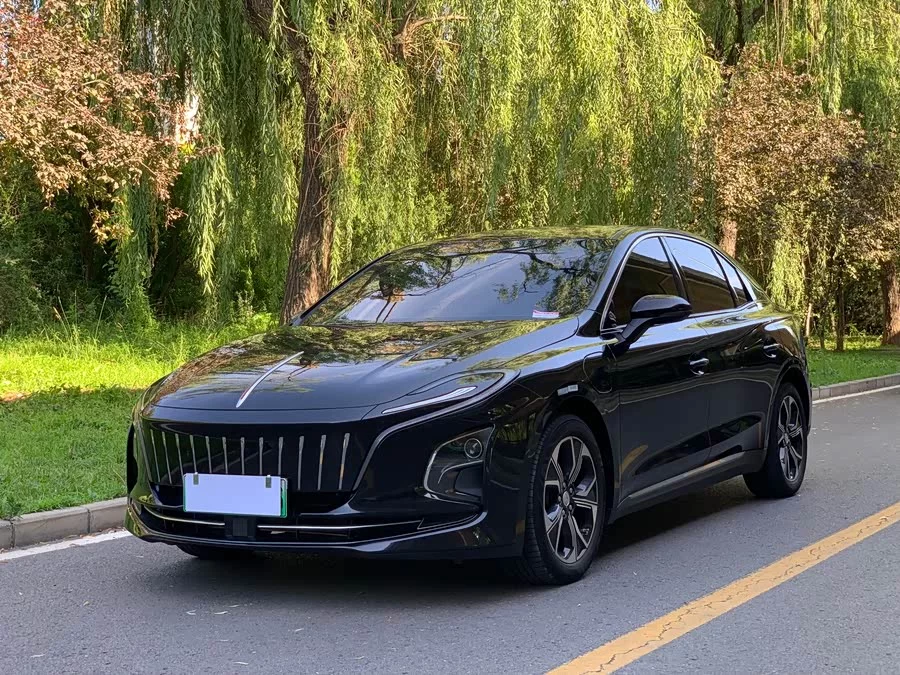 Hongqi E-QM5